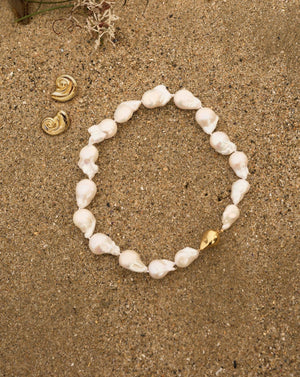 Elegant Baroque Pearl Necklace - Timeless Luxury Accessory.