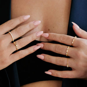 Estée Lalonde Fine round Sapphire Ring 14Ct Solid Gold