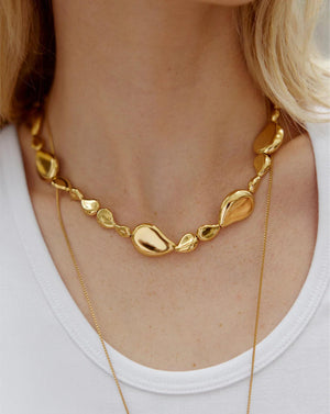 Elegant Forma Toggle Clasp Necklace for Timeless Style.