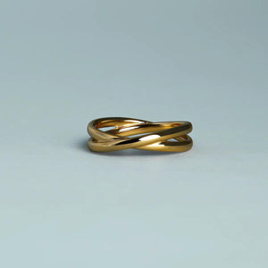 Stunning Gold Crossover Illusion Band Ring - Elevate Your Elegance!.