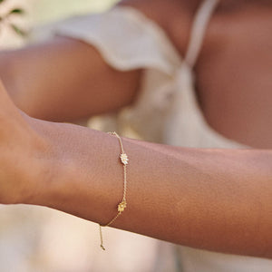 Daisy Chain Flower Bracelet 18Ct Gold Plate