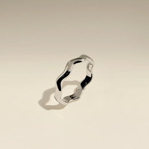 Scalloped Band Ring in Silver