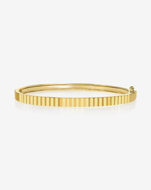 Elegant Fluted Gold Bangle - Timeless Luxury Accessory.