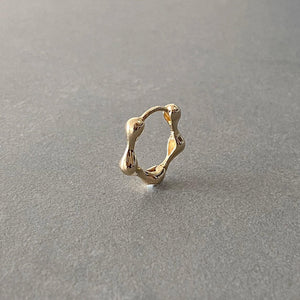 Elegant 14K Solid Gold Huggie Hoop Earrings - 15.5mm Hinged Design for Women.