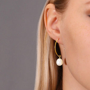 Elegant 14K Gold Handmade Freshwater Pearl Easy Italian Hook Earrings.