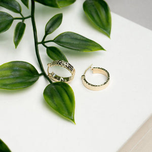 Elegant 14K Solid Gold Hoop Earrings with Diamond Cut Design – Textured Hoops for Women.