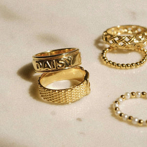 Elegant 18Ct Gold Plated Shrimps Spinning Ring.