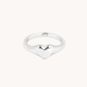 Elegant Silver Heart Signet Ring - Timeless Love Accessory.