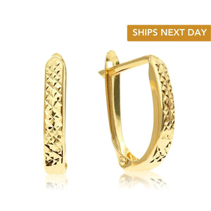Radiant 14K Solid Gold Diamond-Cut Oval Huggie Hoop Earrings - Handcrafted Elegance.
