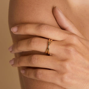 Stunning Gold Crossover Illusion Band Ring - Elevate Your Elegance!.