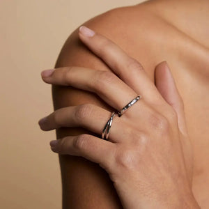 Crossover Illusion Band Ring in Silver