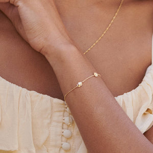 Daisy Chain Flower Bracelet 18Ct Gold Plate