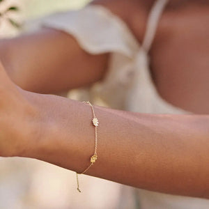 Daisy Chain Flower Bracelet 18Ct Gold Plate