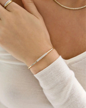 Elegant Diamond Bar Bangle - Timeless Luxury Accessory.
