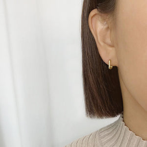 Elegant 14K Solid Gold Rectangular Huggie Earrings - Chic Small Hinged Everyday Hoops.