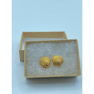 Elegant 14K Gold Seashell Earrings - Dainty Coastal Jewelry Gift for Her.
