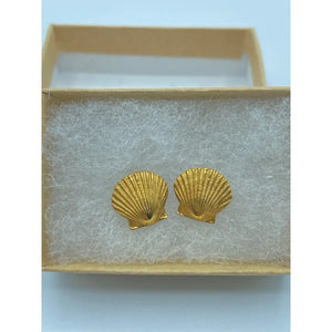 Elegant 14K Gold Seashell Earrings - Dainty Coastal Jewelry Gift for Her.