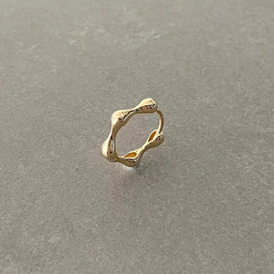 Elegant 14K Solid Gold Huggie Hoop Earrings - 15.5mm Hinged Design for Women.
