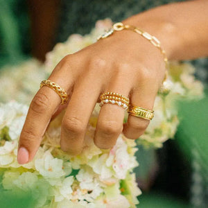 Elegant 18Ct Gold Plated Shrimps Spinning Ring.