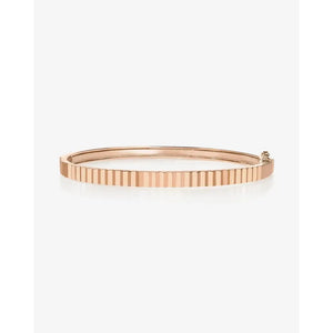 Elegant Fluted Gold Bangle - Timeless Luxury Accessory.