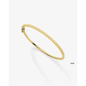 Elegant Fluted Gold Bangle - Timeless Luxury Accessory.