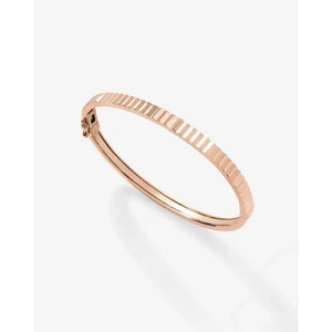 Elegant Fluted Gold Bangle - Timeless Luxury Accessory.