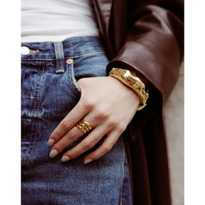 Elegant Forma Bangle - Timeless Style for Every Occasion.