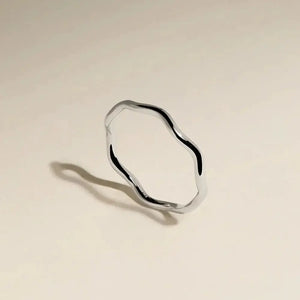 Elegant Scalloped Band Ring in Luxurious Solid White Gold.