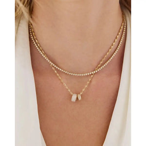 Elegant Twisted Dorica Chain Necklace - A Timeless Statement Piece.