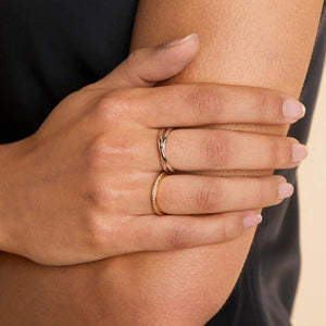 Stunning Gold Crossover Illusion Band Ring - Elevate Your Elegance!.