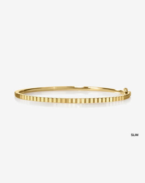 Elegant Fluted Gold Bangle - Timeless Luxury Accessory.