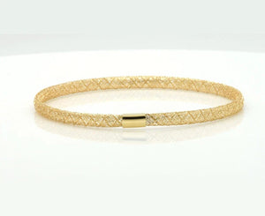 Elegant 14K Yellow Gold Mesh Bracelet - 7 Inch Flexible Slip-On Lightweight Design.