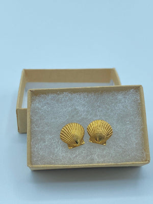 Elegant 14K Gold Seashell Earrings - Dainty Coastal Jewelry Gift for Her.