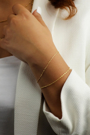 Elegant 10K Solid Gold Twisted Chain Bracelet - Dainty and Stackable Everyday Essential for Women.