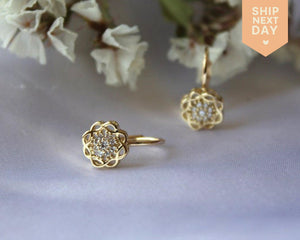 14K Gold Leverback Earrings – Round Geometric Solitaire Earrings in Yellow Gold for Women.