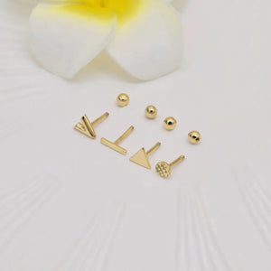 Stunning 14K Gold Leaf Helix Hoop Earring – Nature-Inspired Elegance for Everyday and Special Occasions.