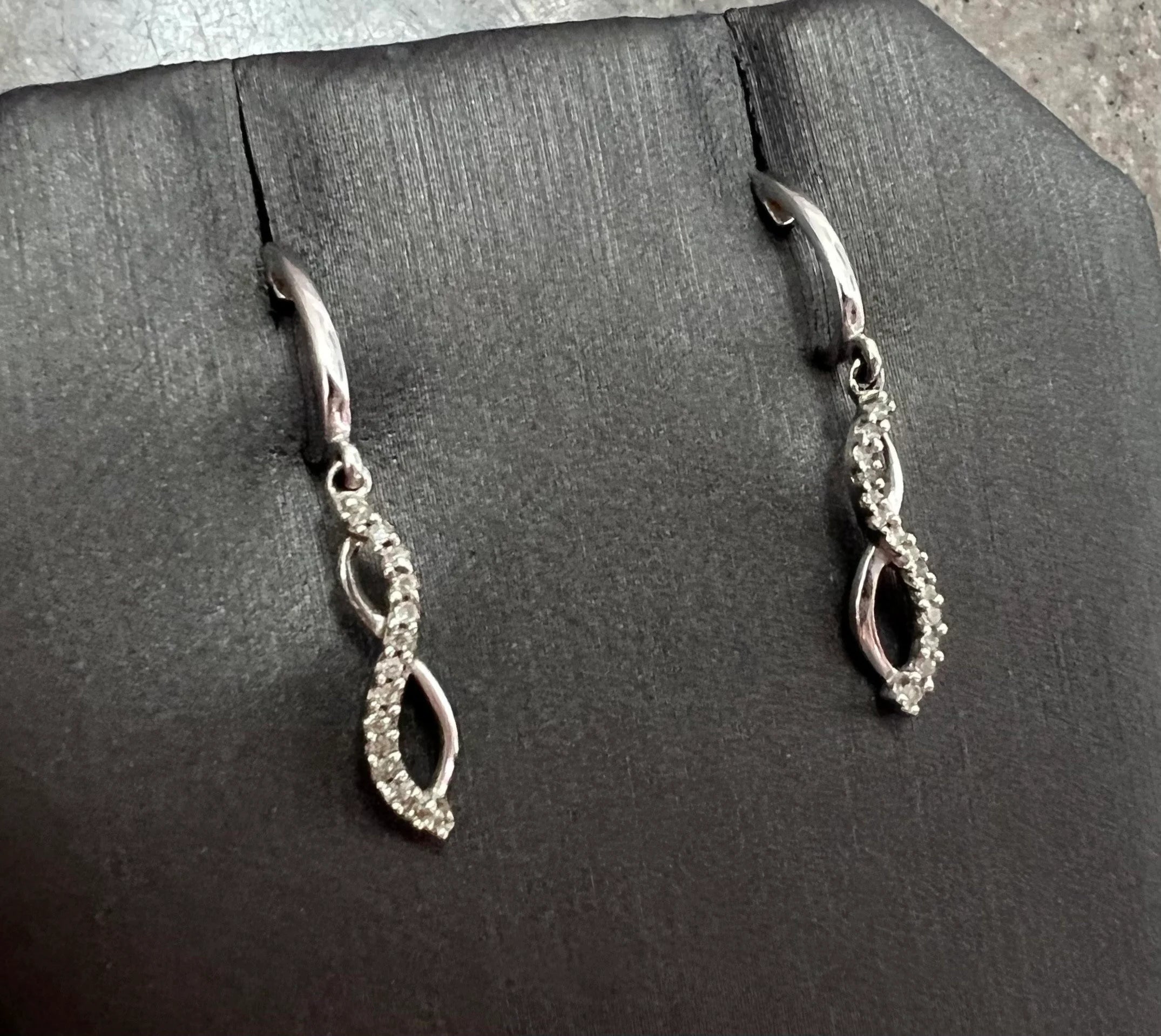 Vintage 10K White Gold Diamond Drop Dangle Earrings