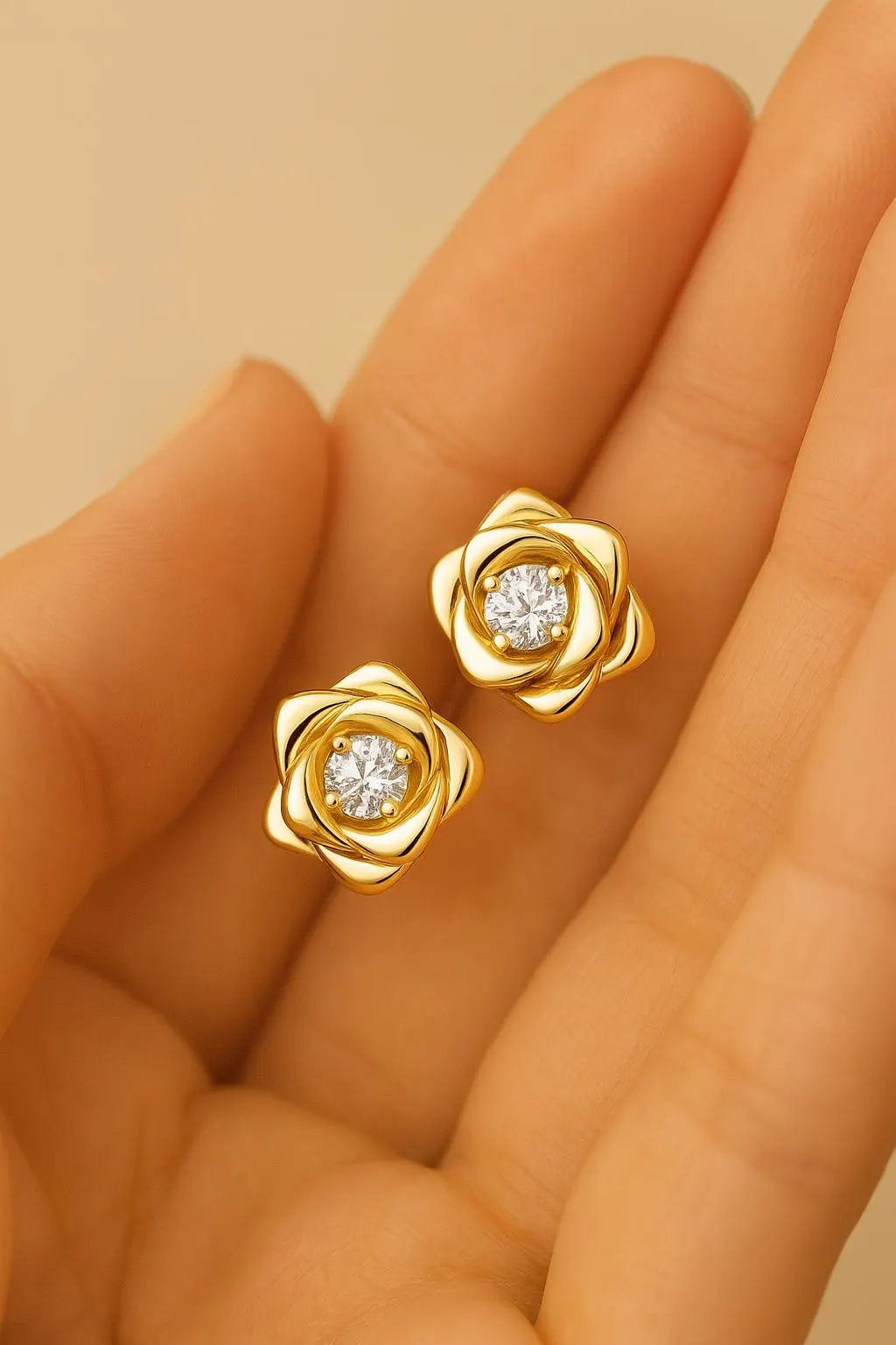 18Ct Gold Stud Earrings: 11Mm Floral Design in Luxury Gift Box Included