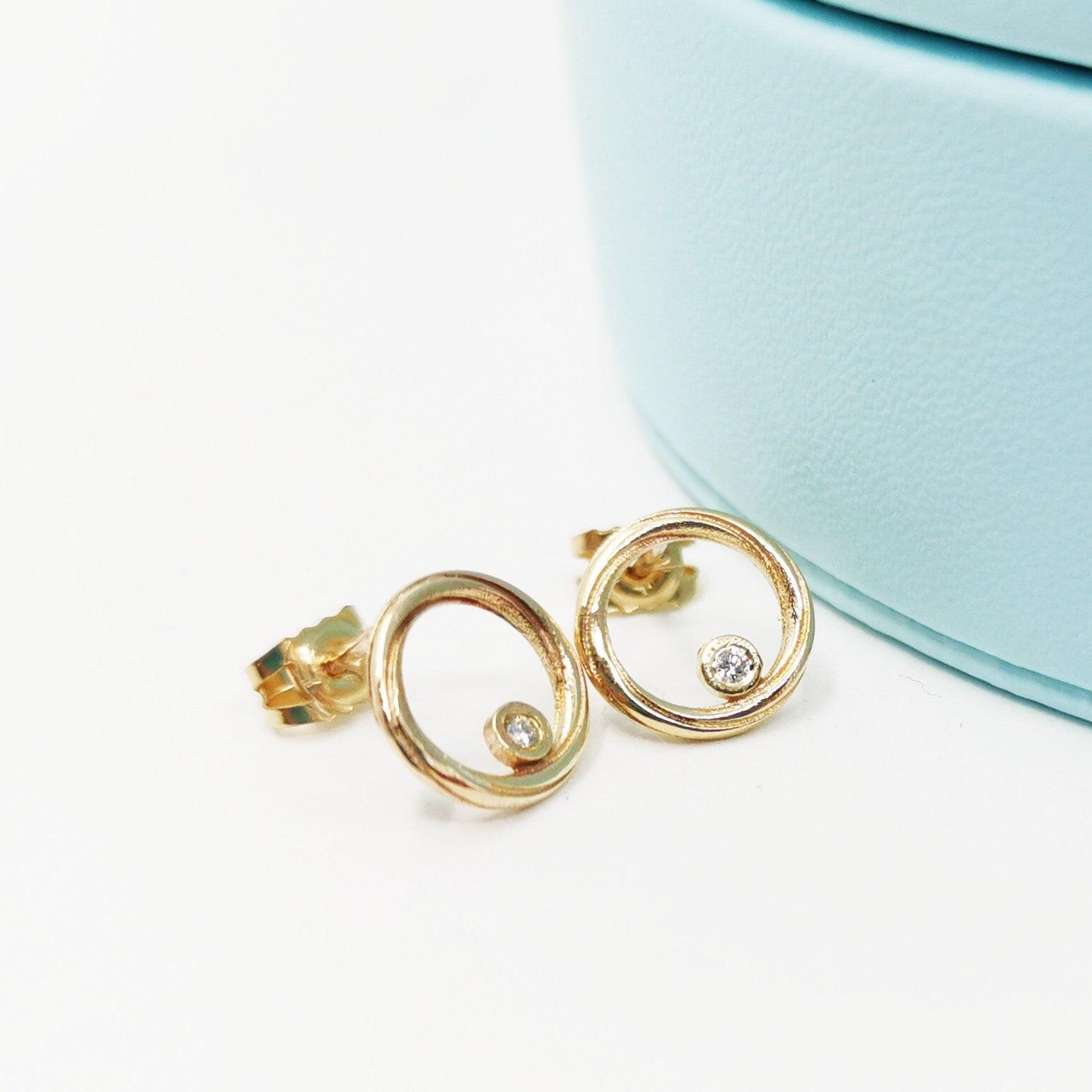 Stunning 9ct Yellow Gold Diamond Twist Pendant & Earrings Set - Exquisite Continuum Design Jewelry for Women.