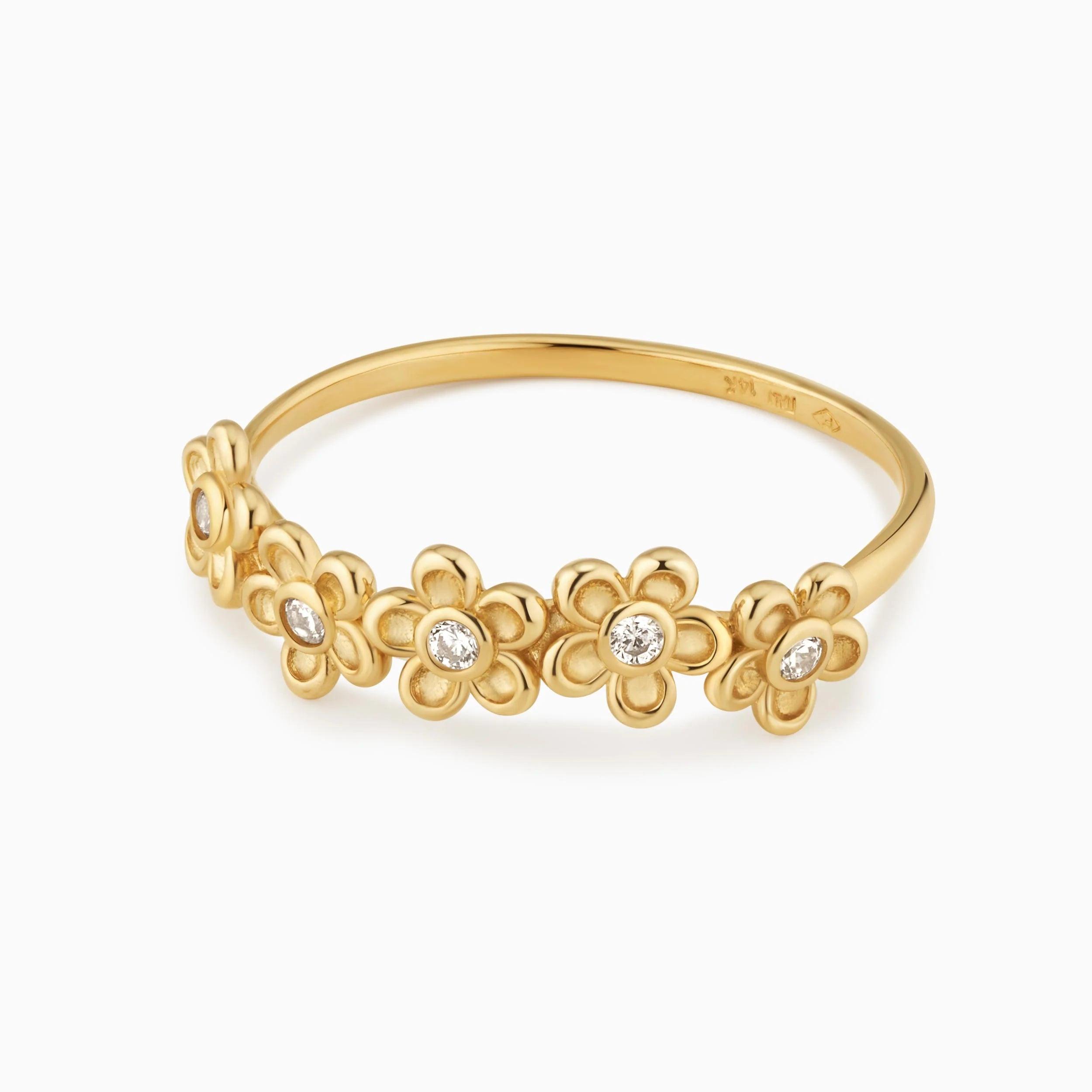 Stunning Blossom Ring - Embrace Nature's Elegance.