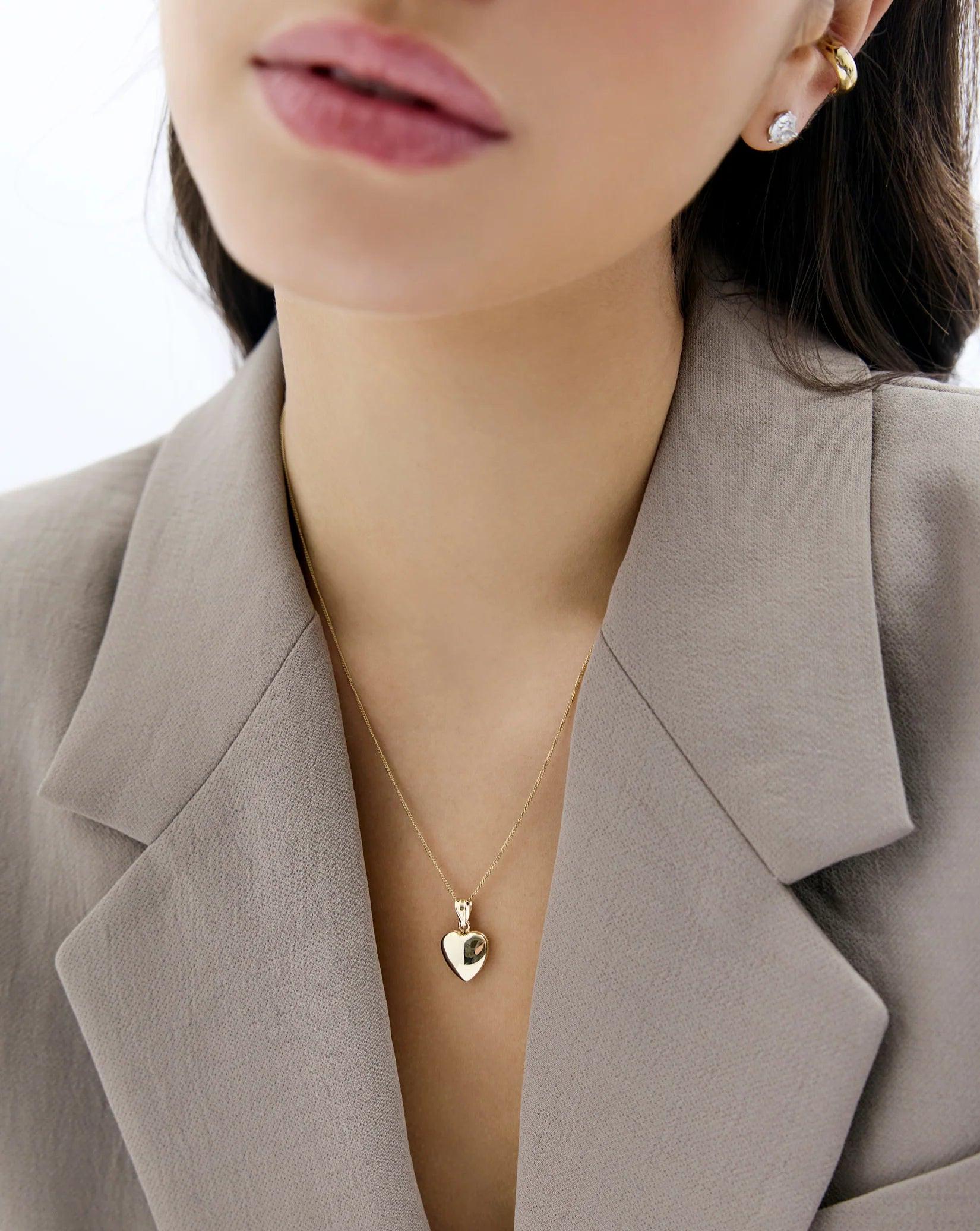 Charming Mini Heart Locket - A Delightful Keepsake Pendant.