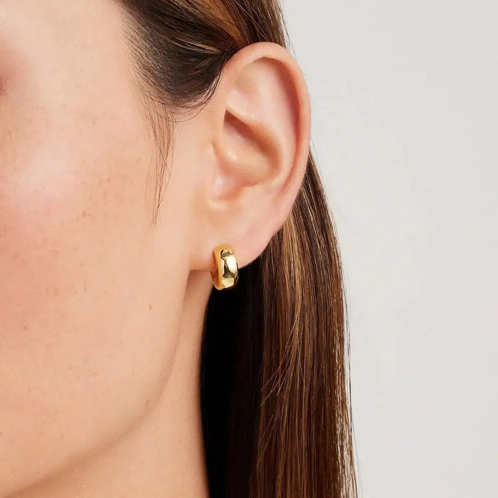 14K Solid Gold Chunky Huggie Earrings – Stylish Thick Hoops for Everyday Elegance & Special Occasions.