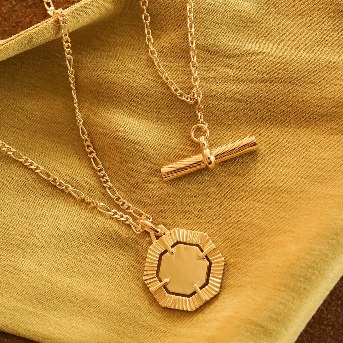 Estée Lalonde T Bar Necklace 18Ct Gold Plate
