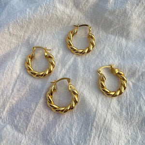 18K Gold Twisted Hoop Earrings, Small Huggie Earrings for Kids, Dainty Gold Jewelry.