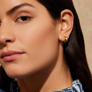 14K Solid Gold Chunky Huggie Earrings – Stylish Thick Hoops for Everyday Elegance & Special Occasions.