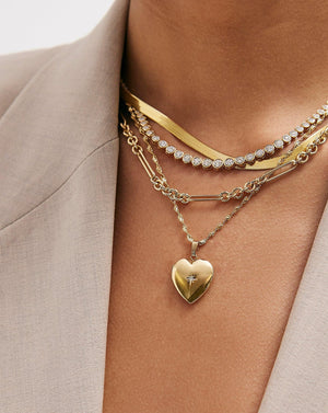Elegant Twisted Dorica Chain Necklace - A Timeless Statement Piece.