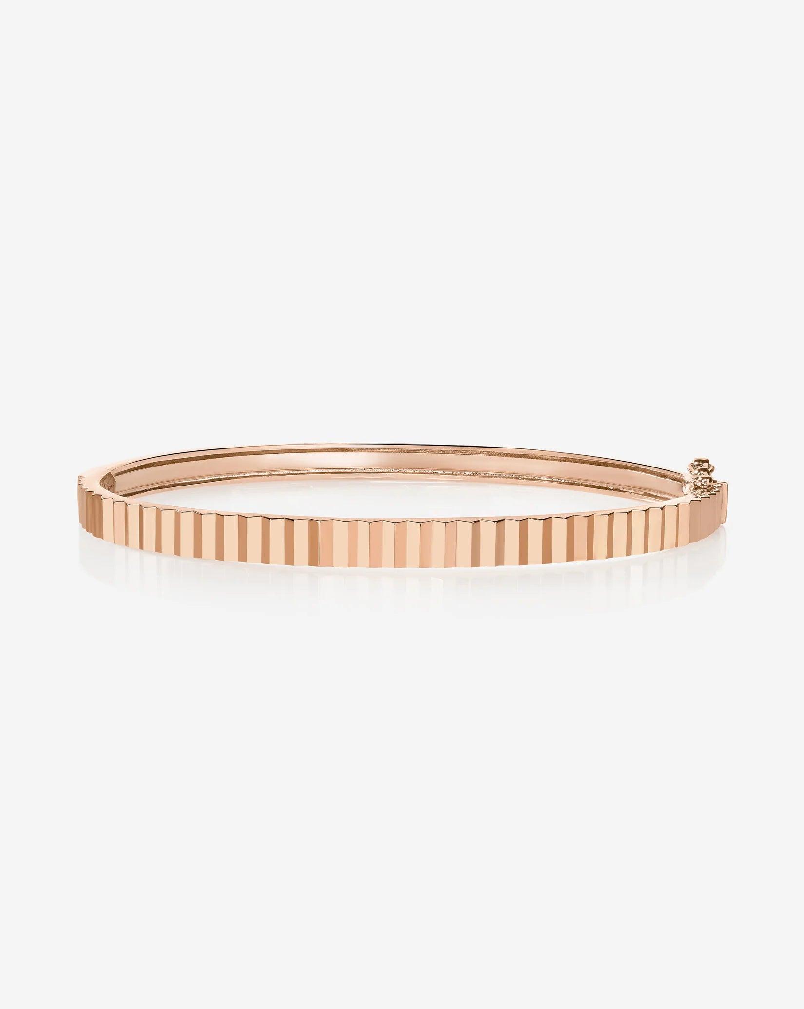 Elegant Fluted Gold Bangle - Timeless Luxury Accessory.