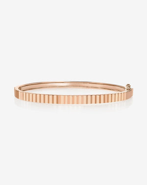 Elegant Fluted Gold Bangle - Timeless Luxury Accessory.