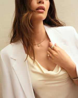Elegant Gold Collar Necklace for Chic and Timeless Style.