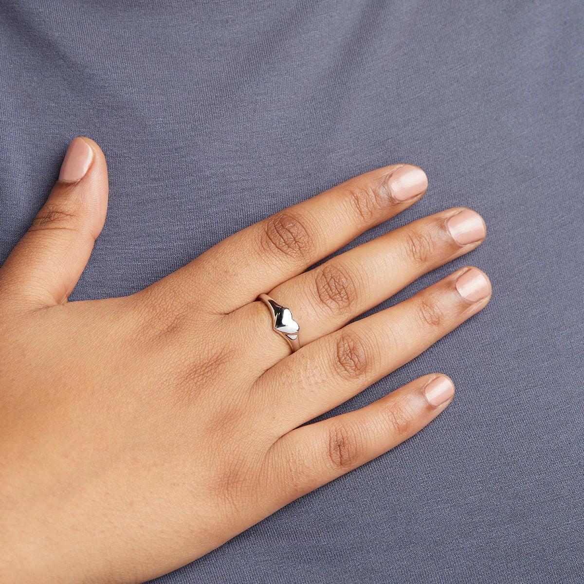 Elegant Silver Heart Signet Ring - Timeless Love Accessory.